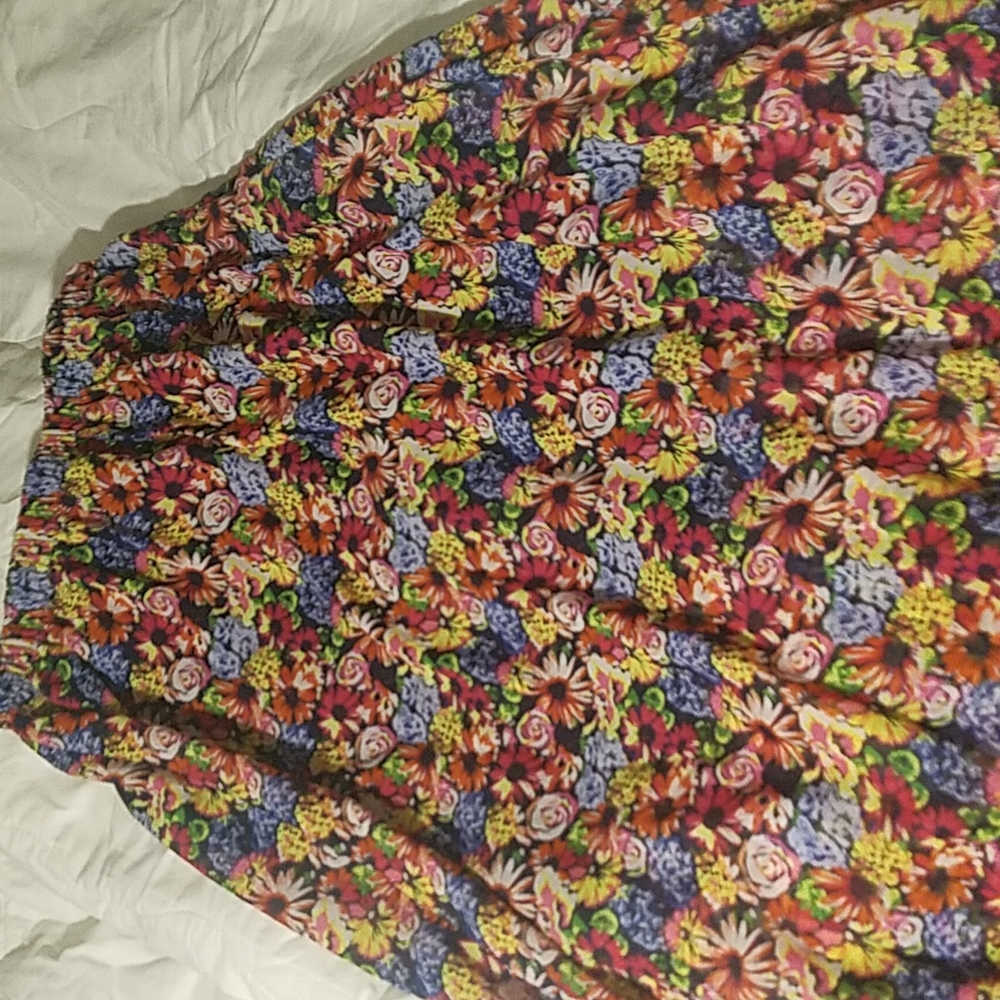 Disney brand D Signed girls floral skirt size L. Its girls large. elastic waist.